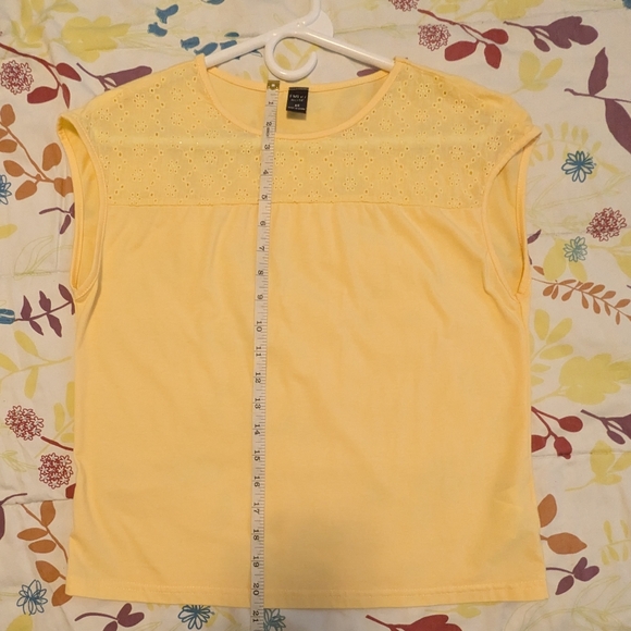 Emery Rose yellow top - Picture 6 of 6